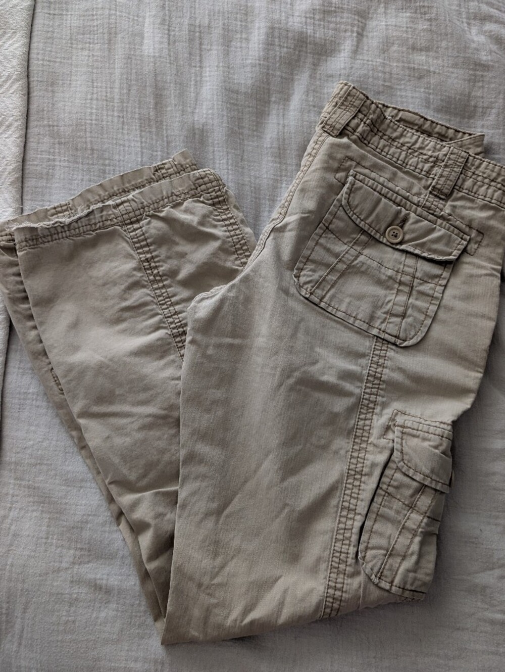 Aeropostale Women's Beige/Tan Cargo Pants